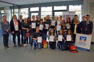 Feierliche Übergabe der Urkunden an die neuen Schulsanitäter der Johannes-Kepler-Schule.