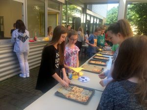 Die Klasse R7d der organisierte Spendenaktion