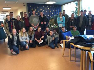 Neuntklässler besuchten Senioren der Stiftung Mutter Theresa