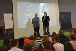 Redner Mathias Wald mit Holger Wehrle, zuständig für Sucht- und Drogenprävention